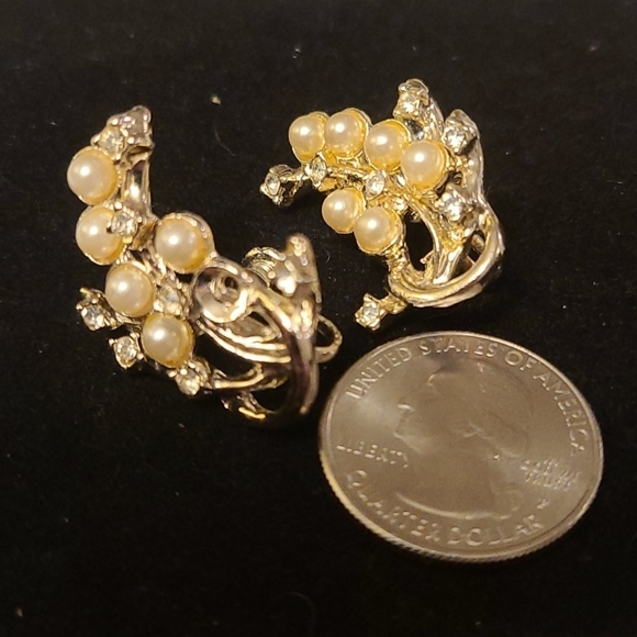 Pearl vintage Earrings screw on - Picture 3 of 4